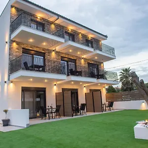https://alios-gaia-seaside-apartments.hotelschalkidiki.net